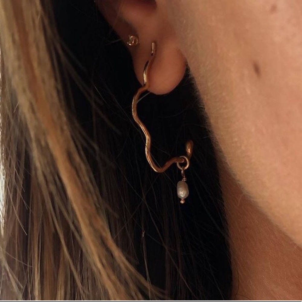 🍋SOLD🍋Amarilo Abstract Pearl Hoops - Picture 3 of 8